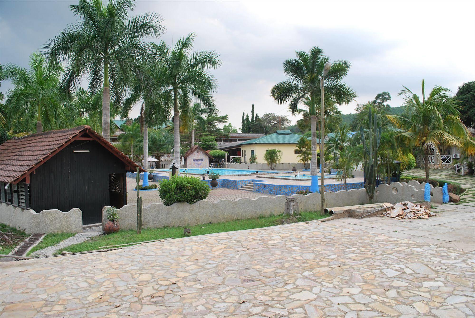 Akosombo Continental Hotel Экстерьер фото