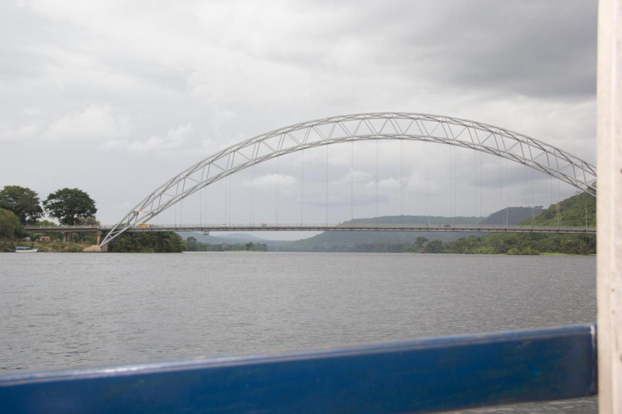 Akosombo Continental Hotel Экстерьер фото