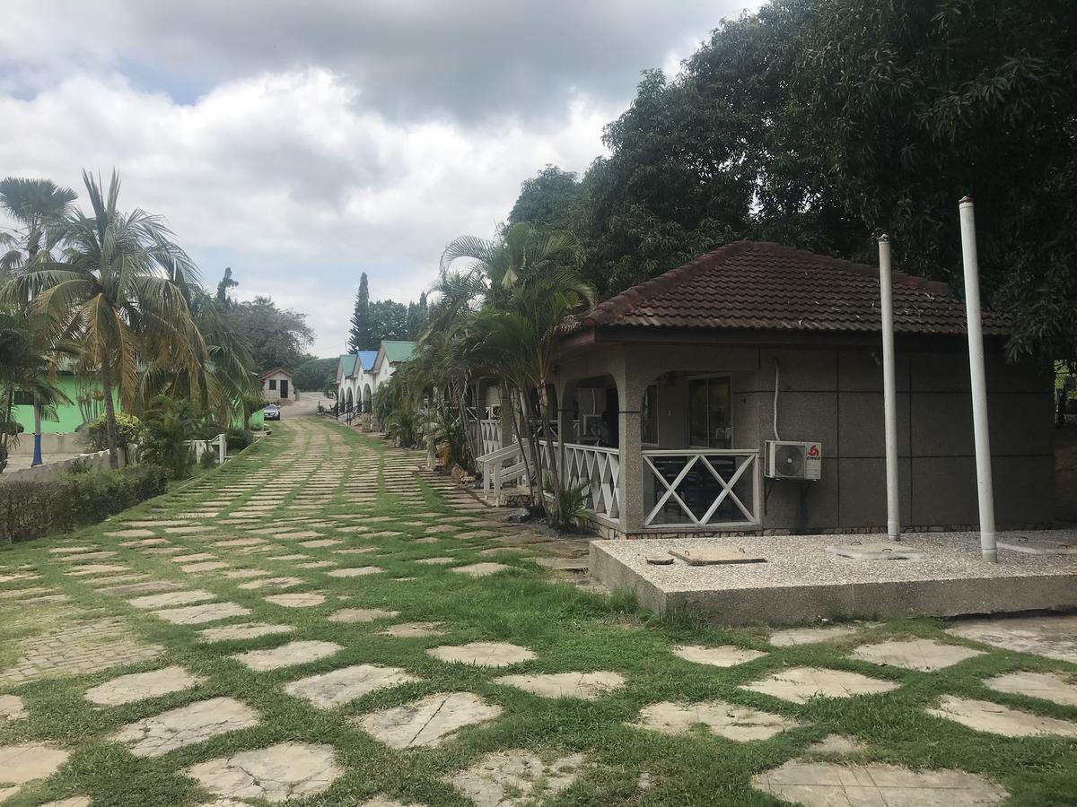 Akosombo Continental Hotel Экстерьер фото